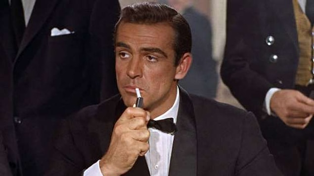 6. Sean Connery 21 yaşında kelleşmeye başladığı için bütün James Bond rollerinde peruk takmıştı.