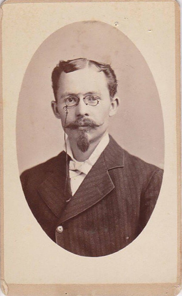 23. Педантично