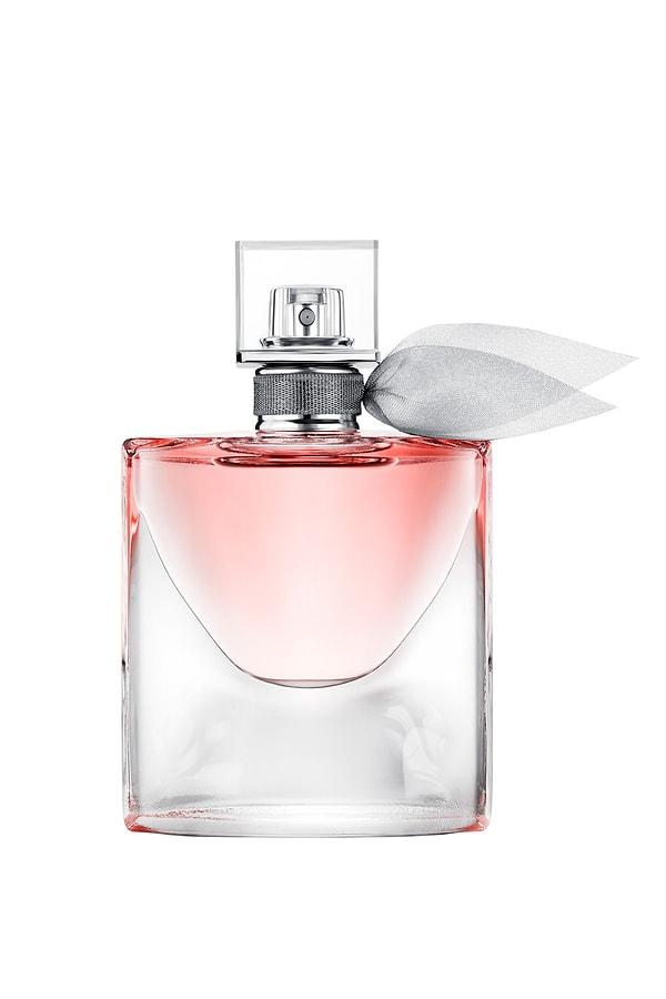21. Bu parfüm de çok tercih edilenler arasında yer alıyor.
