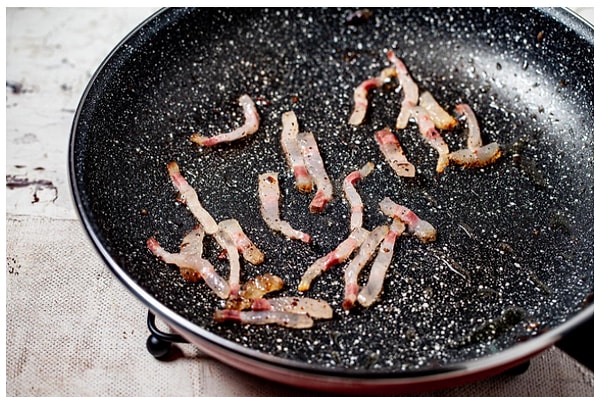 11. Теперь ваши блины с начинкой из мяса готовы!