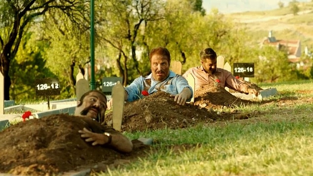 Cenaze İşleri Filmi Konusu