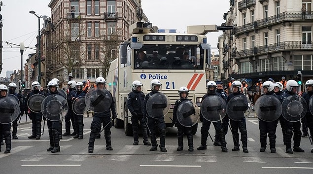 Polis sendikası şikayetçi polislerden yana.