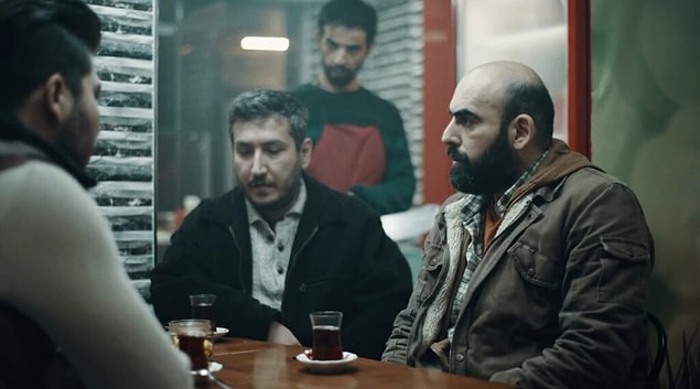 Senaryosunu muhteşem bir ikili olduğu Aziz Kedi ile yazdığı, başrolü de Kıvanç Kılınç ile paylaştığı dizi, galiba gelmiş geçmiş en iyi komedilerimizden biri oldu diyebiliriz.