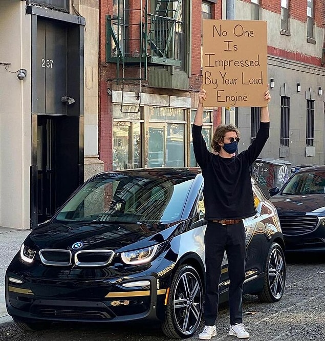 1. "Kimse senin gürültülü motorundan etkilenmiyor."
