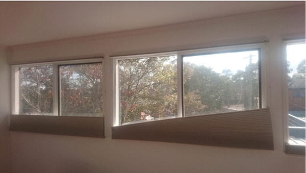 10. "Попросила мужа закрыть жалюзи. Закрыл".