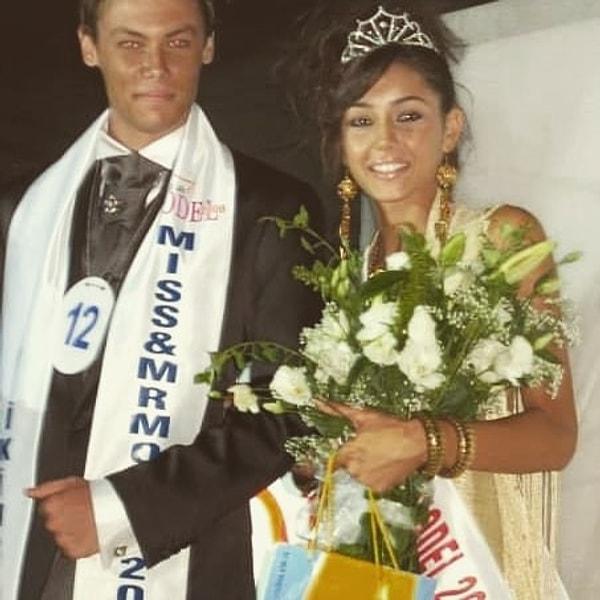 1. Gönüllüler takımına yedeklerden katılan bir çocuk annesi Öykü Bulut, 2008 yılında Miss & Mr Model of Turkey yarışmasında derece elde etmiş.