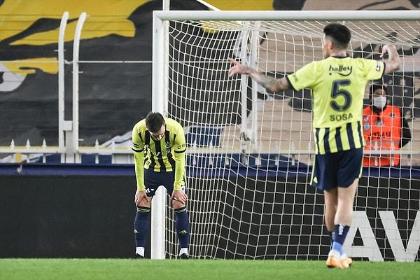 3 maçtır kendi evinde kazanamayan Fenerbahçe bu sezon Kadıköy’de oynadığı 14 maçta 23 puan aldı.