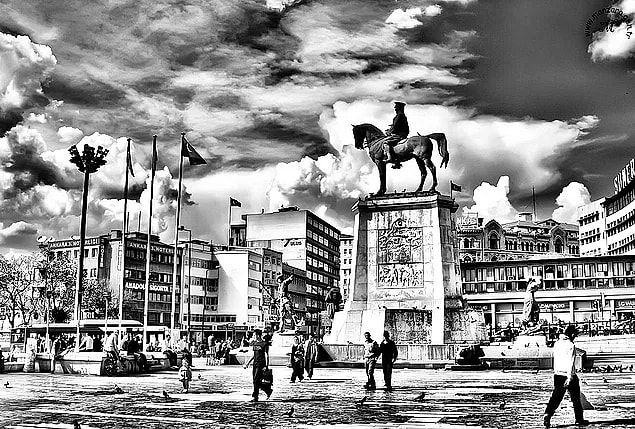Sence bu fotoğraf siyah beyaz mıdır?