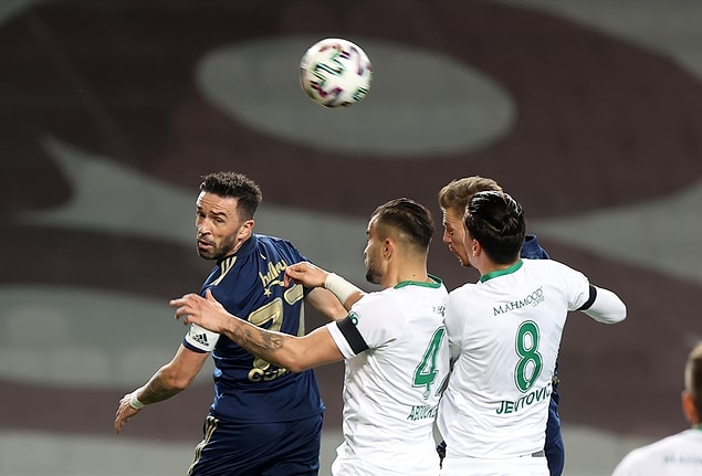 Süper Lig'in 29. haftasında Fenerbahçe, deplasmanda Konyaspor'a konuk oldu.