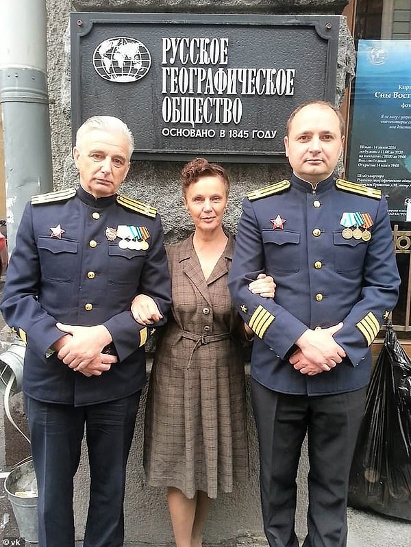 Предложение полковника Хромова (слева) нашло поддержку от российских женщин.