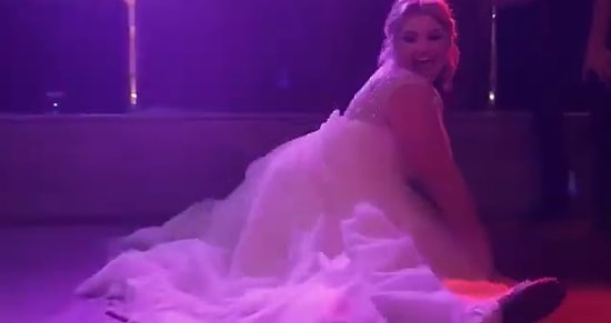 Düğünde Coşan Gelin, Twerk Yapıp Spagat Açtı