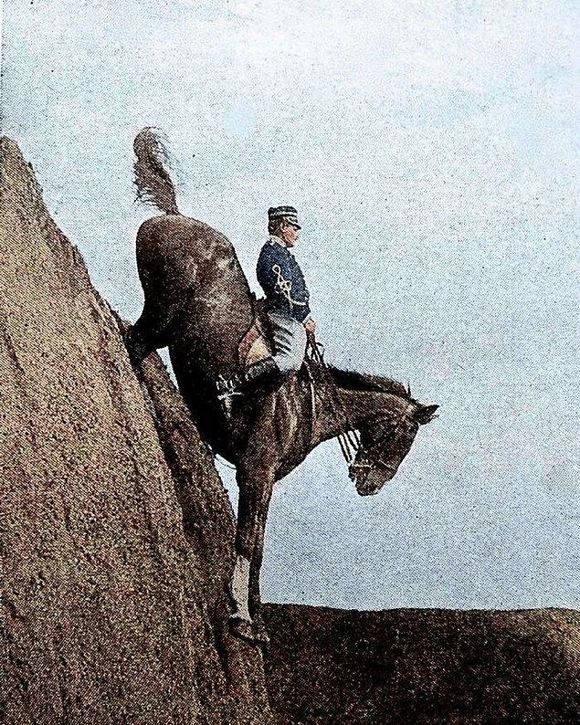 18. Son talimi sırasında Mombrone'dan inen bir İtalyan subay (1906).