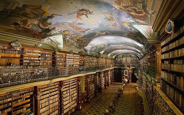 8. Klementinum Kütüphanesi-Prag