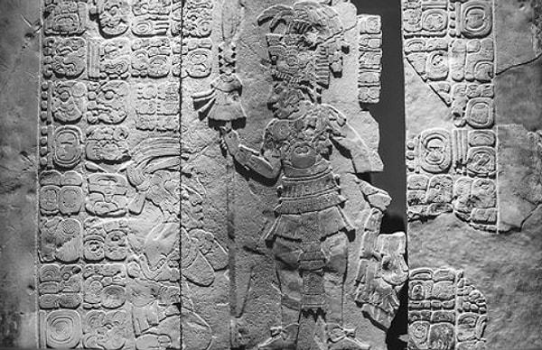 18. Mayalılar yazı konusunda belki de tarihteki en gelişmiş uygarlıklardan bir tanesidir. İnşa ettikleri binalar da dahil olmak üzere her yere yazı yazmışlardır.