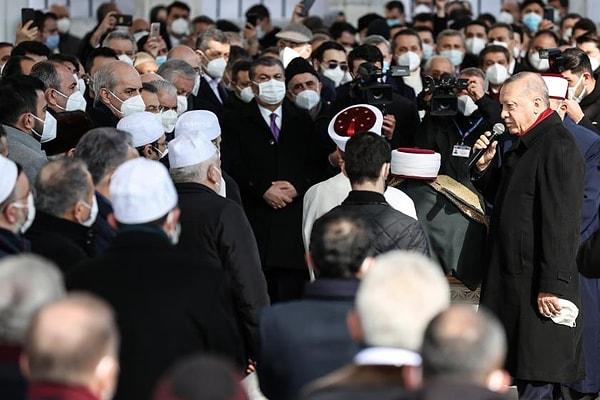 Koca daha önce Muhammed Emin Saraç'ın Fatih'teki cenaze törenine katılmıştı.