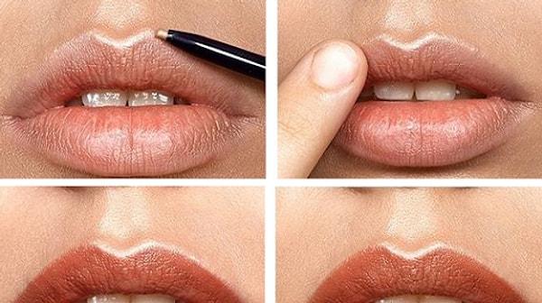 4. Dudağınızın üst kısmına uygulayacağınız bir aydınlatıcı ile dudaklarınız her zamankinden çok daha dikkat çekici olacaktır.