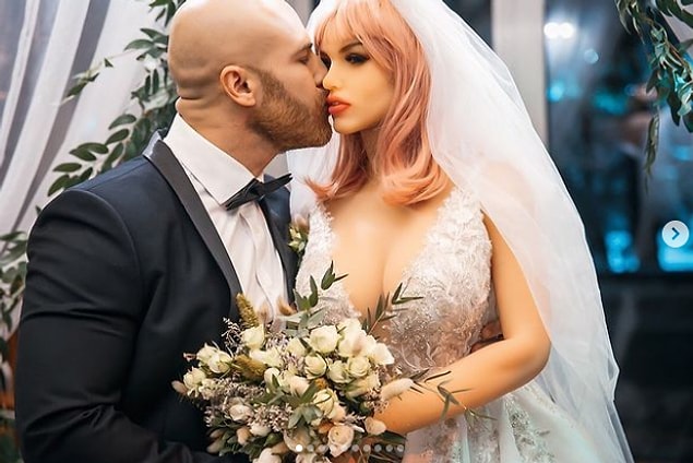 Yuri bir süredir birlikte olduğu şişme kadınla evlenme kararı almıştı.