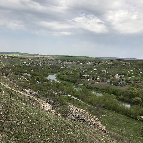 Виктор подумывает отреставрировать дом Захария и сделать там студию. Он надеется, что однажды деревня вернется к жизни.