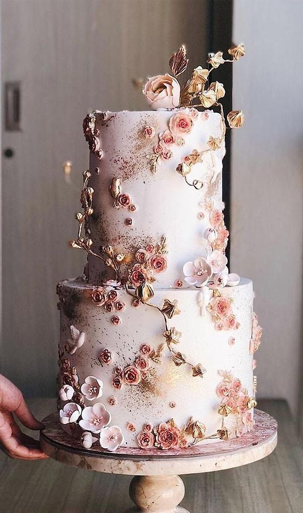 Bu muhteşem pasta seni bekliyor!