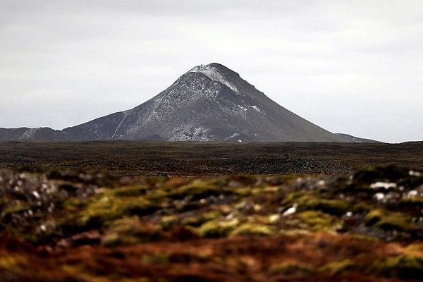 İzlanda Meteoroloji Ofisi'ne göre ise tüm bu depremler bir volkanik patlamanın habercisi olabilir.