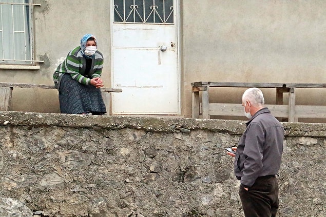 "Herkes kendi evinde telefonla hal hatır soruyor"