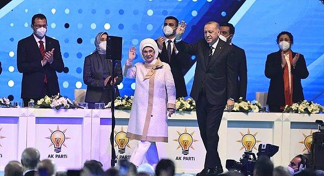Erdoğan, 1428 geçerli oyun tamamını alarak yeniden AK Parti Genel Başkanlığına yeniden seçildi