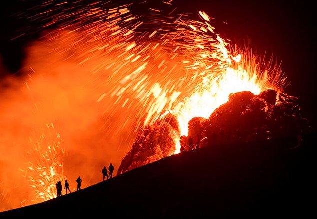Ülkede 30'dan fazla aktif volkan var