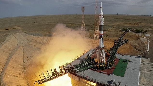 1. Kazakistan'da uzay fırlatma tesisi vardır. Bu tesis dünyanın ilk ve en büyük uzay üssüne sahiptir. Şimdilerde tesis Ruslar tarafından kiralanmaktadır ve uzay programının merkezinde yer alır.