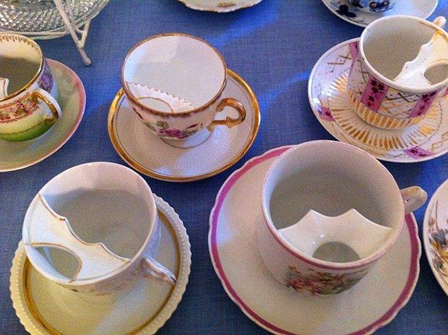 12. İngiltere'nin Victorya döneminde bıyıklı erkekler kendilerine özel üretilen çay fincanlarını kullandılar.