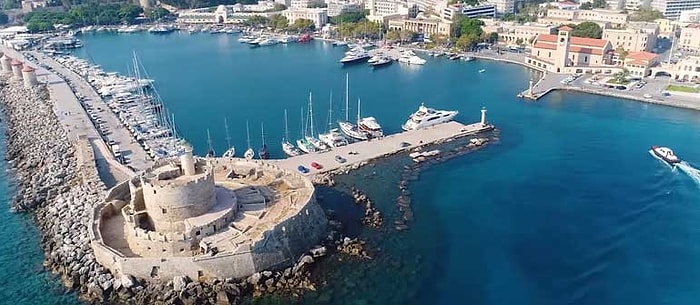 Голландия планирует отправить около 200 человек на восьмидневный отпуск в Грецию в качестве эксперимента, чтобы увидеть, возможен ли туризм во время пандемии