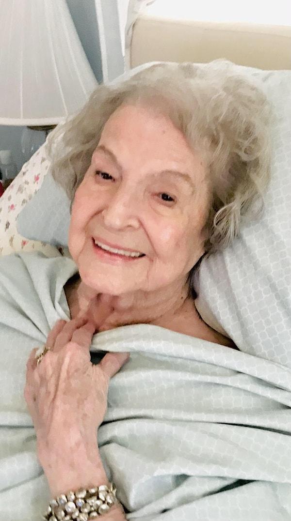 5. "104 yaşındaki büyükannem bu fotoğraftan kısa süre sonra vefat etti."