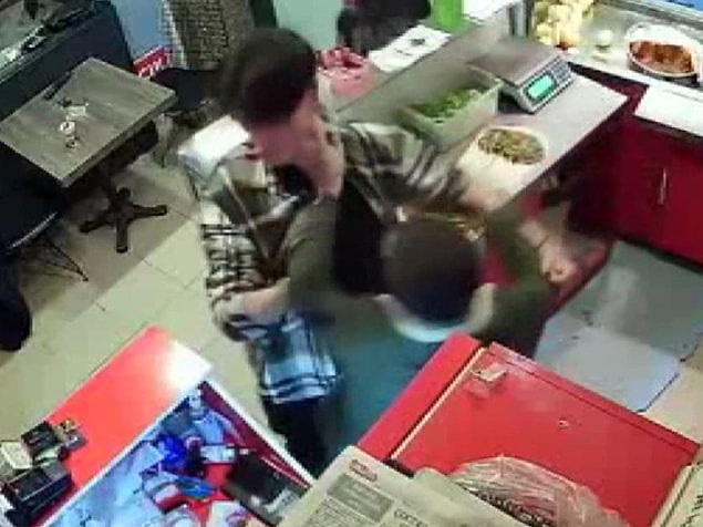 "Çiğ köftenin silah olarak sayılabileceği aklıma en son gelecek şeydi"