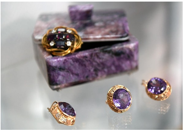 Хотя технология выращивания искусственных камней была известна еще в 19 веке, массовое производство началось только в советские годы.