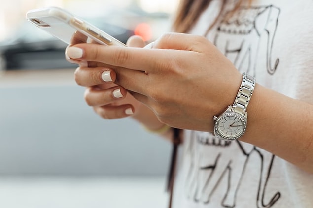 14. "Telefon faturamızı kontrol ediyordum ve tanımadığım bir numaranın sürekli bizi aradığını fark ettim. Bazı görüşmeler 3 saatten uzundu, daha sonra başka bir kadın olduğunu itiraf etmişti."