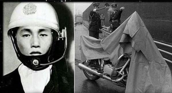 1. 1968'de polis memuru kılığına girmiş bir delikanlı içerisinde nakit 300 milyon yen (22 milyon TL) bulunan bir banka aracını çaldı.