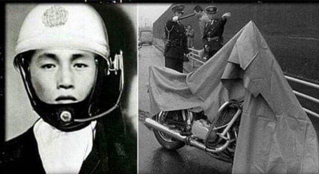 1. 1968'de polis memuru kılığına girmiş bir delikanlı içerisinde nakit 300 milyon yen (22 milyon TL) bulunan bir banka aracını çaldı.