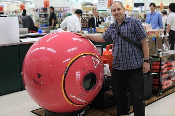 4. Japonya'daki belirli mağazalarından tsunami kaçış kapsülleri satın alabilirsiniz.