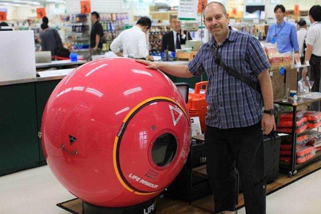 4. Japonya'daki belirli mağazalarından tsunami kaçış kapsülleri satın alabilirsiniz.