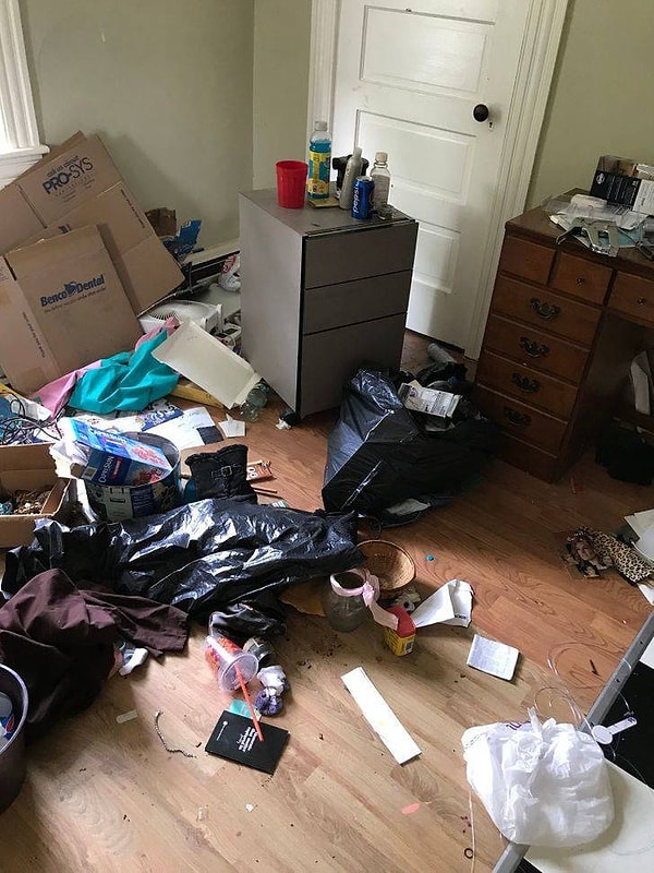 4. "Мои жильцы только что съехали. Могли бы хотя бы выбросить свой собственный мусор!"