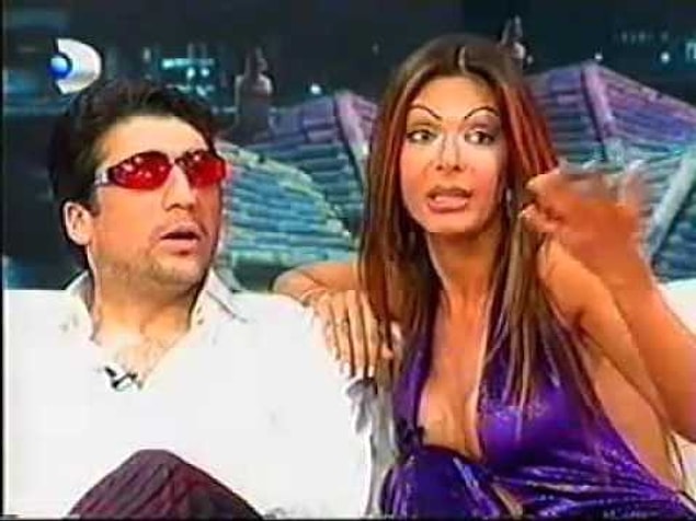 Hande Ataizi'nin "Seni ekstraya çağırıyorlar mı?" sorusundan sonra Sevda "Tabii gidiyorum bayi toplantılarına diyor ama kıyametin birazdan kopacağını neredeyse görür gibi oluyoruz.