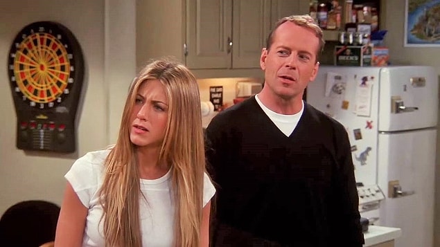 15. Bruce Willis girdiği bir iddia sonucunda dizide ücretsiz oynadı.