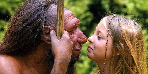 Homo sapiens ile kıyaslandığında Neandertallerin daha güçsüz ve zekalarının Homo Sapiens’e göre daha düşük olduğunu düşünüyor ama şimdiye kadar Clive Finlayson gibi uzmanların yaptığı analizlerde, Neandertallerin çok daha güçlü oldukları ve zeka seviyelerinin Homo sapiens'ten çok farklı olmadığı görülmüştü.