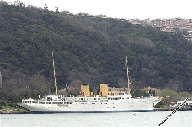 Hepsi hepsi 54 günlük bir ikametten sonra Gazi'sinden ayrılan Savarona 2. Dünya Savaşı yıllarında Kanlıca'daki Bahai Körfezi'nde bağlı tutulur. Ve sonrasında bir süre daha Cumhurbaşkanlığı yatı olarak kullanılır.