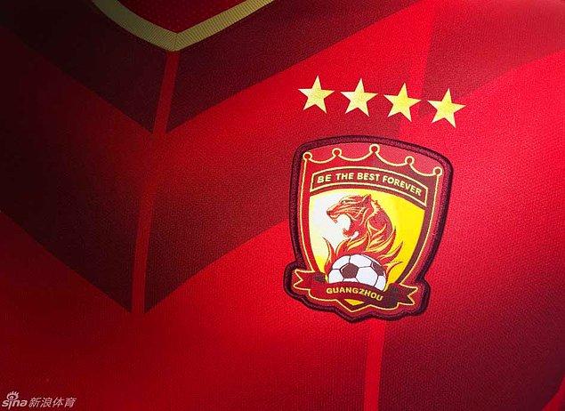 11. Çin'in Guangzhou takımı da logosuna İngilizce olarak "Be the best forever" yazdırmış. ''Her zaman en iyisi ol'' şeklinde çevirsek yanlış olmaz herhalde.