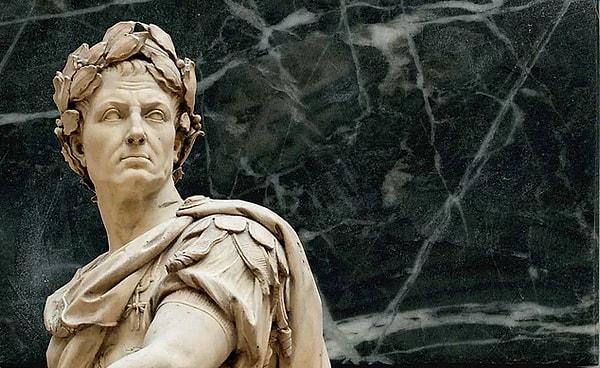 MÖ 100 yılının Temmuz ayında doğan Sezar, gençliğinin en verimli yıllarını oldukça iyi kullandı.