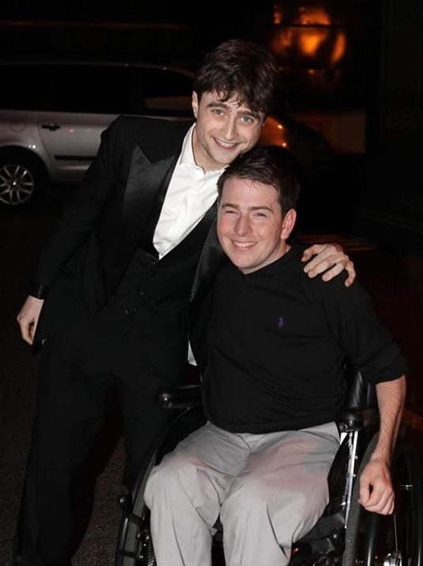 6. 'Harry Potter' filmlerinde Daniel Radcliffe'in dublörü olan David Holmes, bir sahnenin çekimi sırasında kaza sonucu felç geçirmiştir.