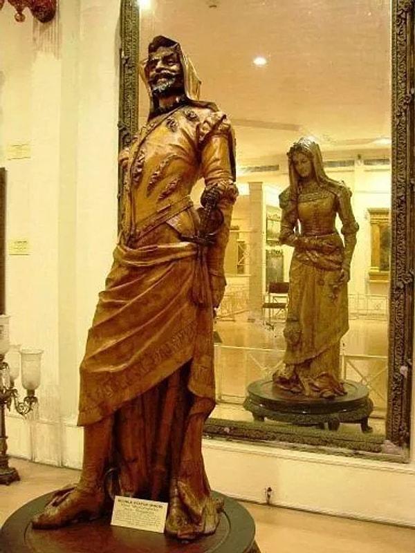12. Hindistan'daki Salar Jung Müzesi'nde Mephistopheles ve Margaretta'nın çifte heykeli.😳