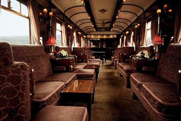 Bu trenin pek çok vagonu 1920'ler ve 1930'lardan kalmadır ve yolculara oldukça otantik ve benzersiz bir deneyim sunar.