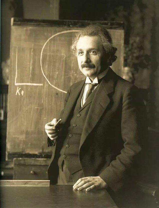 26. Albert Einstein'a İsrail cumhurbaşkanlığı teklif edildi, fakat o bu teklifi geri çevirmiştir.