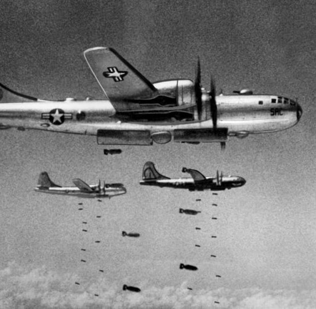 Sabaha karşı 3 civarında ancak yetişen Amerikan uçakları Çin askerleri üzerine bomba yağdırır. Böylece Türk Tugayı'nda sağ kalanlar Anju bölgesine çekilirler.